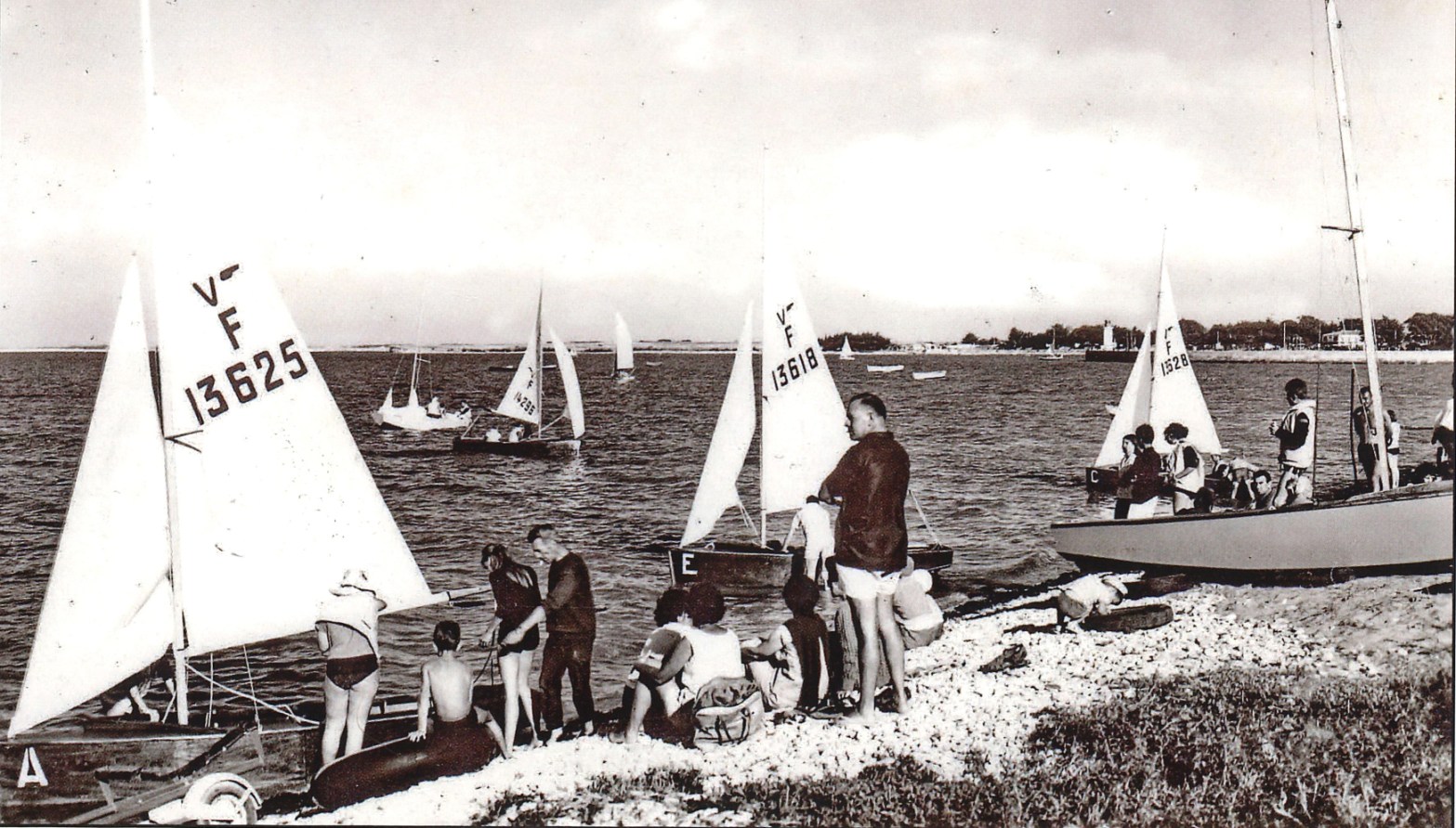 Ecole de voile La Flotte 1960 - plage de la Clavette